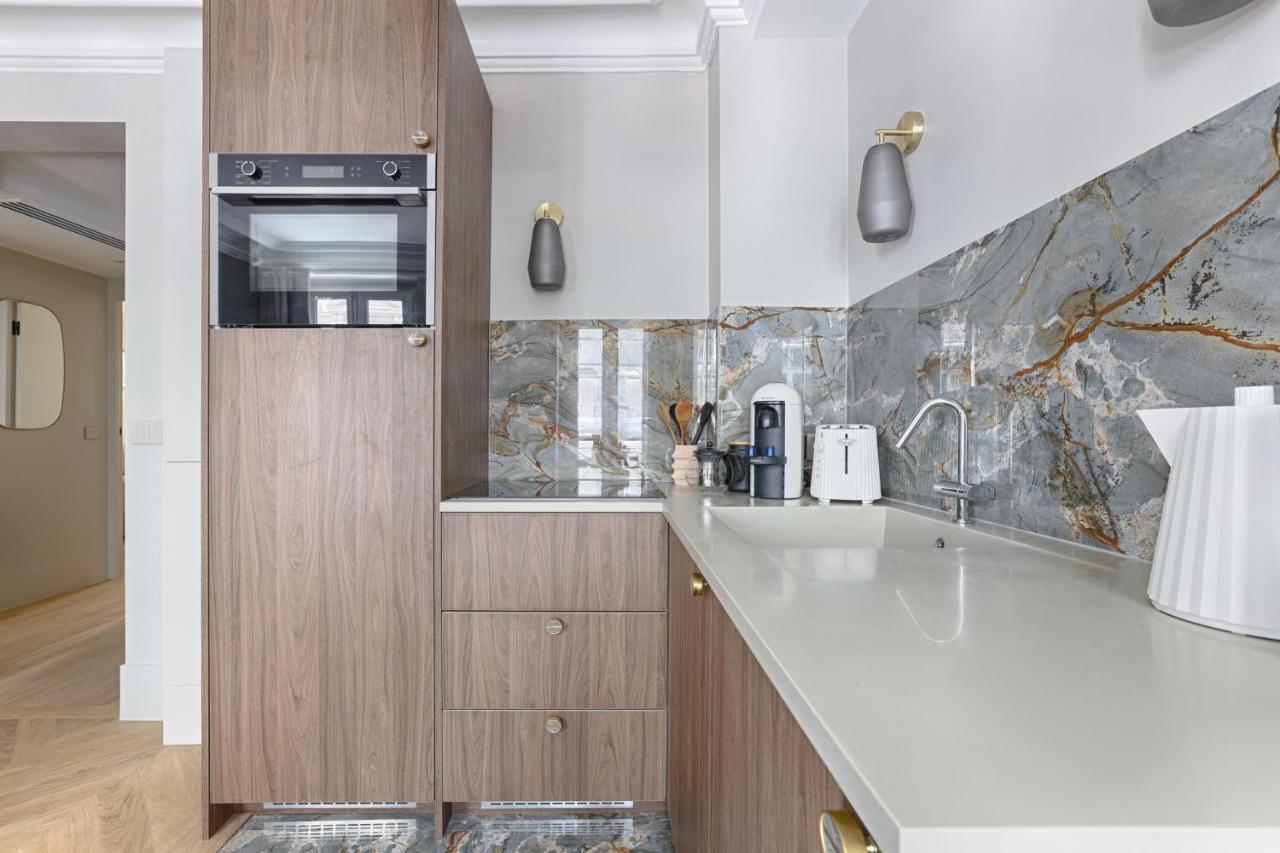 Unique Luxury Parisian Flat 2Br/6P -Champs Elysees Buitenkant foto
